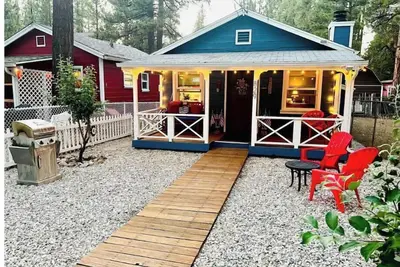 Image de Robinhood Retreat - Cozy Cabin w/Bikes and Firepit