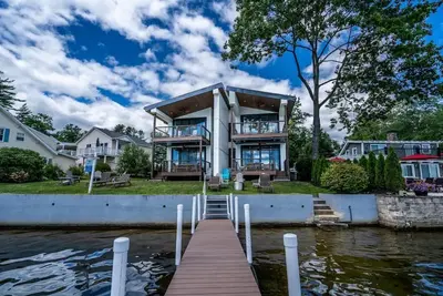 Image de Spacious New Lake Front House w\/Dock on Winnisquam