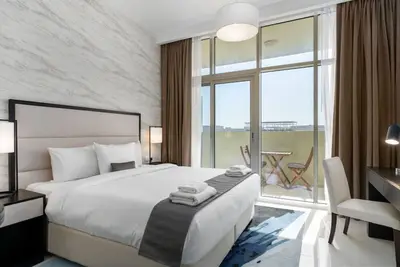 Image de Vacay Lettings · Budget home with gym & pool with balcony