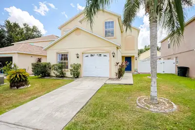 Image de Enchanting dog-friendly home with pool, lanai, central Ac, & washer/dryer