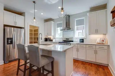 Image de East Nash 8 min to Dt! Sleeps 8