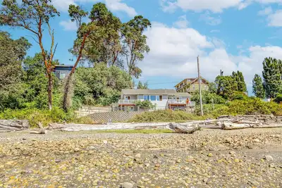 Image de Cozy oceanfront home with amazing beach views & alfresco deck