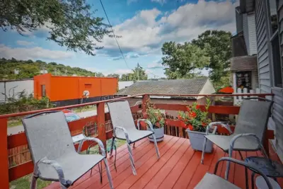 Image de Clean Cozy Private Vacation Home w Grill Yard Free Parking Otr is 5 mi sleeps 6
