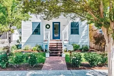 Image de Remodeled 1900s cottage-10 min walk to Downtown Napa and pet friendly!