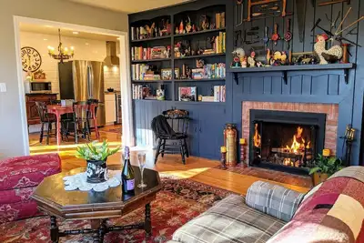 Image de The Roost by Carolina Mornings | Fireplace & Tub +Biltmore Pass 🛁