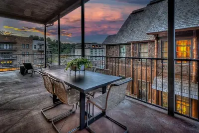 Image de Perch 2 - Downtown Condo | Walk to Dining and Shops | Luxury and Modern