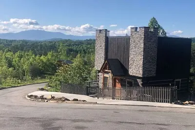 Image de The Log Castle~Stunning Mountain Views~Hot Tub