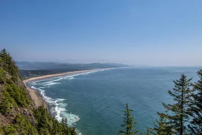 Image de Northern Manzanita Woodland Cottage Sports Two Living Areas, Sauna!