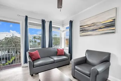 Image de Spectacular Ocean View Corner Apartment!