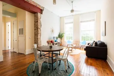 Image de Bright & Sunny Cbd Fq Convention Center Area Condo