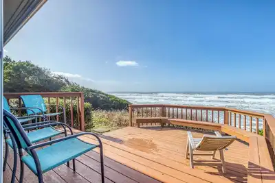 Image de Beautiful, Family-Friendly South Beach Newport Oceanfront Home w/ Bunk Room!