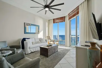 Image de Luxe & Sandy Toes – 2br Beachfront w/ King Beds!
