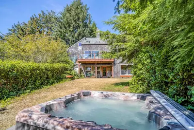 Image de Gorgeous Custom Home with Ocean Views