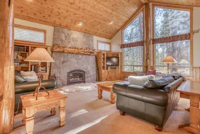 Image de Gorgeous 5 Bedroom/5 Bathroom Home w/Hot Tub, A/C, Bikes and More!