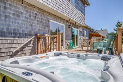 Image de Charming Contemporary Close to Pacific City Beach, With Game Room, Loft!
