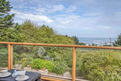 Image de Watch Whales From Your Living Room! King Primary Suite, Sauna, and Hot Tub!