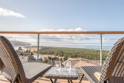 Image de Summit Lighthouse - Meredith Lodging, Ocean Views, Pacific City Hillside Haven