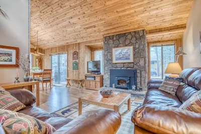 Image de Spacious 4 Bedroom Sunriver Home with Hot Tub and Sharc Passes!
