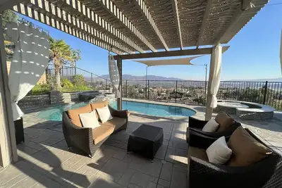 Image de Gorgeous! 4 bed 3 bath, Clean, Modern, Pool/Spa, Views