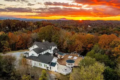 Image de Aaron Branch Estate*22Acre*Weddings*sleeps34*Pool*Theater*Hot Tub
