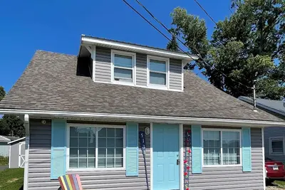 Image de Lubber's Lane-Remodeled Buckeye Lake Home across from the lake. !