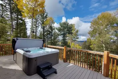 Image de Ski-in Ski-Out Log Home - Right on Headin' Home Ski Run/Bike Tr w/ Hot Tub