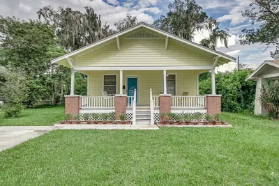 Image de Charming 2br Historic Bungalow in Downtown ~ Walk to Fsc ~ Dogs Welcome