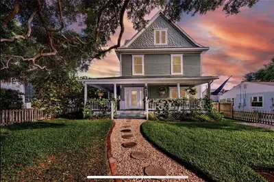 Image de Whole House w\/ cottage sleeps 14 total w\/Golf Cart