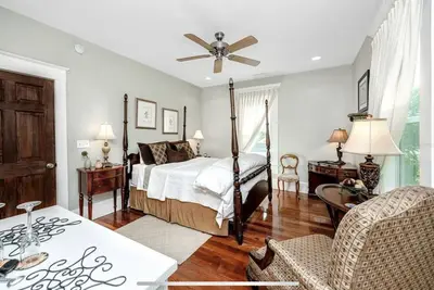 Private Updated Suite in heart of Downtown Dunedin