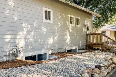 Image de Inviting & newly renovated home near parks and downtown!