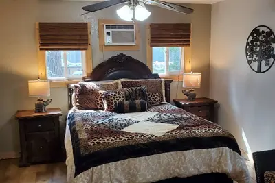 Image de Studio B at Living Springs Resort w\/Creek, Mt. Lassen