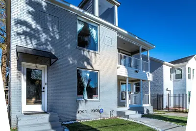 Image de Luxury 3 Br Near Downtown Sleeps 11–Ev + Deck/Patio - Pet Friendly!