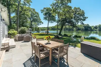 Image de Beautiful waterfront house in Southold