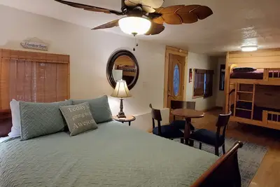 Image de Studio A at Living Springs Resort w\/Creek, Mt. Lassen