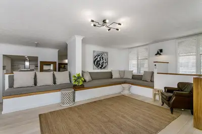 Image de *Newly listed* - Deluxe Beachfront Penthouse On Main Beach