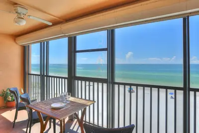 Image de Expansive Screened Balcony with Breathtaking Views. Heated Swimming Pool. Perfect Location!