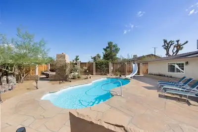 Image de 💦 Roadrunner Inn - Pool, Hot Tub, Bbq and Fire Pit! 💦