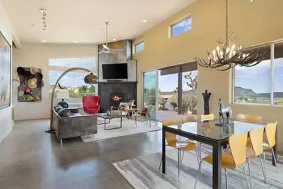 Image de Jackalope Junction - Pool, Hot Tub, Fire Pit, Bbq and Desert Views!
