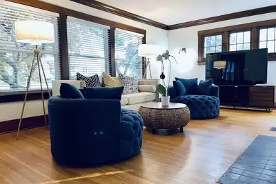 Image de Beautiful Highland Park home; fast internet-close to Brighton,