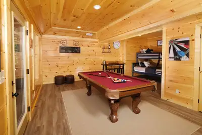 Image de Modern and Cozy 2br + Fire Pit + Hot Tub + Pool Table