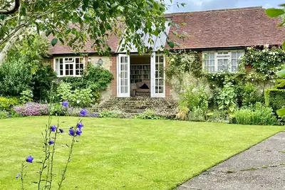 Library Cottage by Inspire Stays dot com - a cottage that sleeps 2 guests  in 1 bedroom