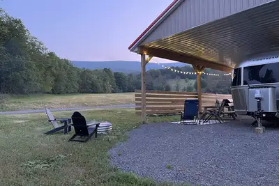 Image de The Airstream Miss Pickle at Bearpen Mountain-seasonal rental