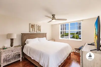 Uhost Ai | 3br Condo | Stunning Water Views