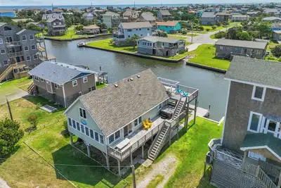 Image de Summer Savings - Canalfront Dog Friendly w/ Hot Tub, Boat Dock, + Beach Access