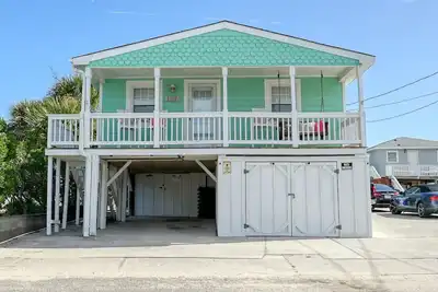 Image de Playing Hooky! Oceanside Guest Suite - Steps to the beach