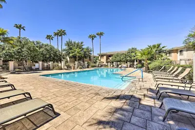 Communal Pool: Sunny First-Floor Condo in Phoenix