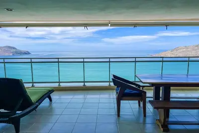 Image de Beachfront Condo-Indulged Relaxation