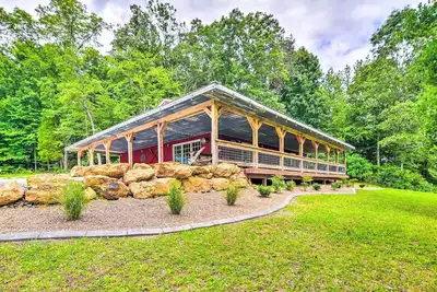 Image de Secluded Brownsville Cabin w/ Deck & Fire Pit