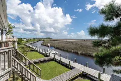 Image de New Listing🌟Waterfront🌟Boat Slip, Dogs ✔️, Fishing, Shared Pool, Beaches🌊☀️🐬