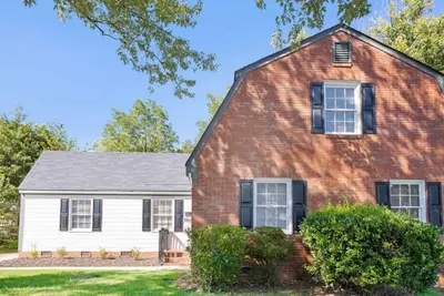 Image de Updated 4Bed Home w/ Fenced-in Yard